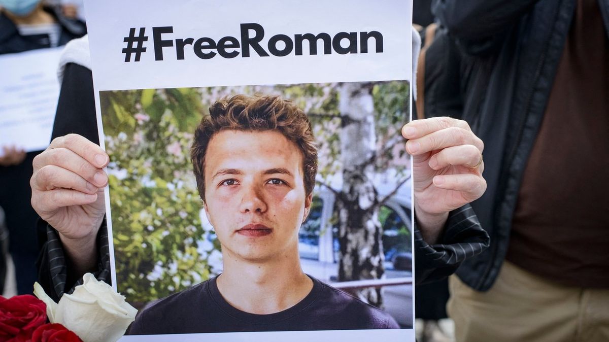 Zadržený běloruský novinář je v domácím vězení